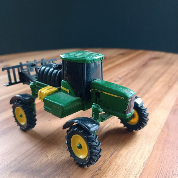 ERTL John Deere 4700 Tractor Sprayer Metal Diecast Farm Country Diecast Toy - Picture 2 of 9